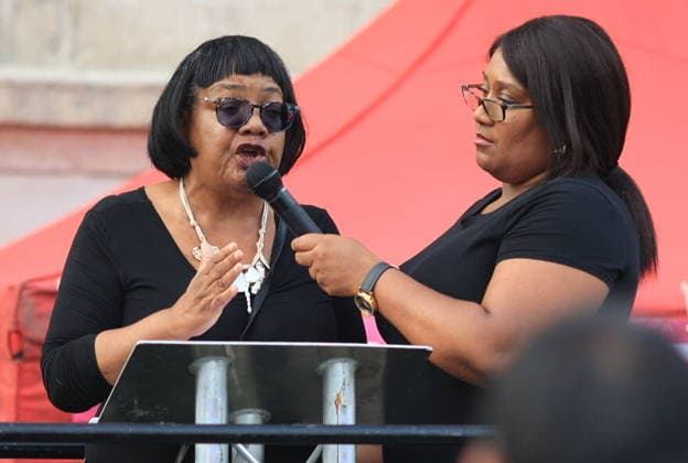 August 17, 2026, London, London, UK: London, UK. Mourners gather for a vigil for Professor Jason Arday in Trafalgar Square, central London. Jason Arday, a sociology professor at the University of Cambridge, was found dead at a home in Battersea on Friday, days after resigning amid plagiarism allegations. London UK  - ZUMAl94_ 20260817_zaf_l94_055 Copyright: xMarcinxNowakx
