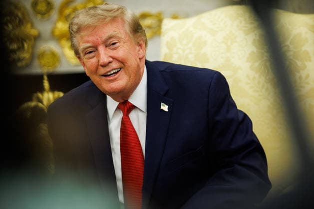DC: President Donald Trump hosts Lifeguard Ryder Williams in the Oval Office President Donald Trump answers questions from reporters after meeting with Lifeguard Ryder Williams in the Oval Office of the White House in Washington, DC on August 17, 2026. Ryder Williams, a 16-year-old lifeguard, saved the life of 10-year-old Nathaniel Rai at Seabright Beach in Santa Cruz, California, on July 25. (Photo by Samuel Corum Pool ABACAPRESS.COM) Washington DC United States  Copyright: xPool ABACAx