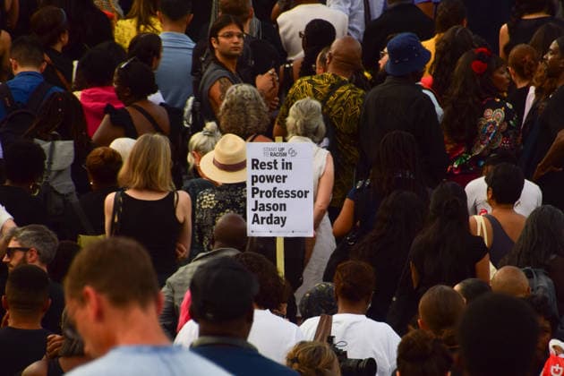 August 17, 2026, London, England, United Kingdom: Large crowds of people gather in Trafalgar Square during a vigil for Jason Arday. The former sociology professor at the University of Cambridge died several days after he resigned following accusations of academic plagiarism and scrutiny of his personal claims. London United Kingdom  - ZUMAv130 20260817_zip_v130_074 Copyright: xVukxValcicx