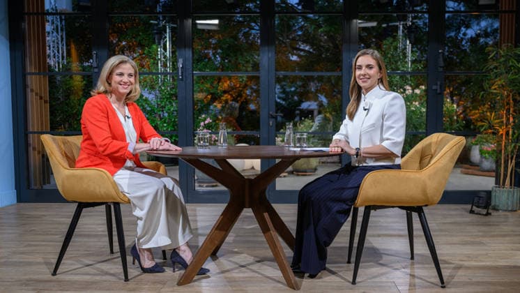 photonews.at Martin Juen - Wien, 17.08.2026.. Sommergespräch des ORF 2026 mit der Bundesvorsitzenden von NEOS. PHOTO: Vorsitzende von NEOS Beate Meinl-Reisinger und Moderatorin Simone Stribl (ORF) ORF Summer Interview 2026 with NEOS federal chairwoman. Gespäch, Intveriew, Diskussion, ORF, TV, Fernsehen, NEOS, Regierung, Regierungsverantwortung, Klimakrise, Budget, Polarisierung, politische Bedeutung, Vertrauen Sommergespräch 2026 mit der Bundesvorsitzenden von NEOS *** photonews at Martin Juen, Vienna, August 17, 2026 ORF Summer Interview 2026 with the NEOS Federal Chairwoman PHOTO: NEOS Chairwoman Beate Meinl Reisinger and host Simone Stribl ORF ORF Summer Interview 2026 with NEOS Federal Chairwoman Interview, Interview, Discussion, 