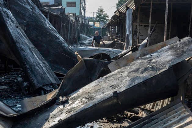 Aftermath Of A Russian Ballistic Missile Strike On Ukraine s Largest Book Market In Ukraine A firefighter works to extinguish remaining hotspots at Ukraine s largest book market in Kyiv, Ukraine, on August 17, 2026, following a fire caused by a Russian ballistic missile attack on the city overnight on August 16. Kyiv Ukraine  Copyright: xMaxymxMarusenkox originalFilename: musiienko-notitle260817_npBby.jpg