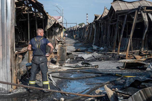 Aftermath Of A Russian Ballistic Missile Strike On Ukraine s Largest Book Market In Ukraine A firefighter works to extinguish remaining hotspots at Ukraine s largest book market in Kyiv, Ukraine, on August 17, 2026, following a fire caused by a Russian ballistic missile attack on the city overnight on August 16. Kyiv Ukraine  Copyright: xMaxymxMarusenkox originalFilename: musiienko-notitle260817_npbc4.jpg