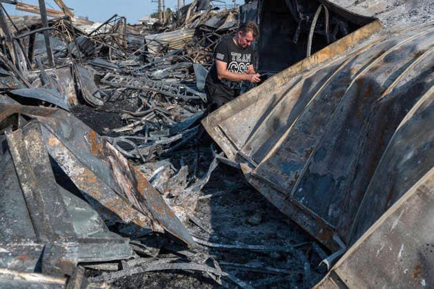 Aftermath Of A Russian Ballistic Missile Strike On Ukraine s Largest Book Market In Ukraine Viktor, a shop owner, looks at the remains of his music store at Ukraine s largest book market in Kyiv, Ukraine, on August 17, 2026, following a fire caused by a Russian ballistic missile attack on the city overnight on August 16. Kyiv Ukraine  Copyright: xMaxymxMarusenkox originalFilename: musiienko-notitle260817_npJzB.jpg