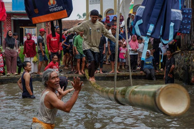 August 17, 2026, Garut, West Java, Indonesia: Residents in the Babakan Pangadekan area of Garut enthusiastically took part in a traditional balancing games including crossing bamboo poles over water and other competitions to commemorate Indonesia s 81st Independence Day. Garut Indonesia - ZUMAs281 20260817_zip_s281_004 Copyright: xAlgixFebrixSugitax