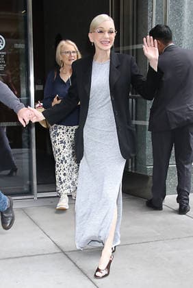 NEW YORK, NY - AUGUST 17: Anna faris seen at ABC Studios in New York City on August 17, 2026. Copyright: xRWx