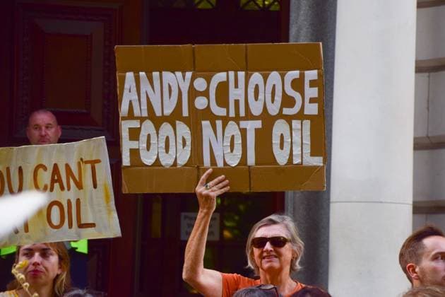 Anti-Rosebank Protests in London, UK - 17 Aug 2026 A climate activist from the group Fossil Free London holds a placard urging the UK Prime Minister Andy Burnham to choose food not oil during a protest against Rosebank outside the Treasury. Two separate groups staged protests in Westminster as the public consultation on the North Sea oil and gas field concludes. London United Kingdom Copyright: xVukxValcicx xSOPAxImagesx Vuk-Valcic-1442844