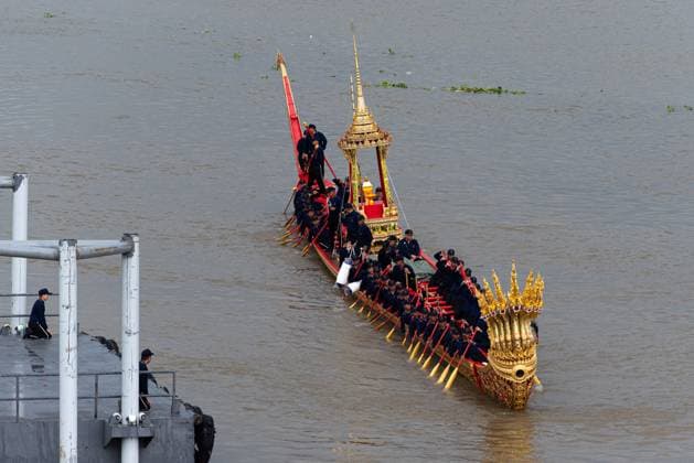 The rehearsal for the Royal Barge Procession in Bangkok - 17 Aug 2026 Thai oarsmen row royal barges during a rehearsal for the Royal Barge Procession. The rehearsal was held in preparation for the Royal Barge Procession on November 6, 2026, which will take place as part of the annual Royal Kathina ceremony at the end of Buddhist Lent. Bangkok Thailand Copyright: xPeeraponxBoonyakiatx xSOPAxImagesx Peerapon-Boonyakiat-1442919