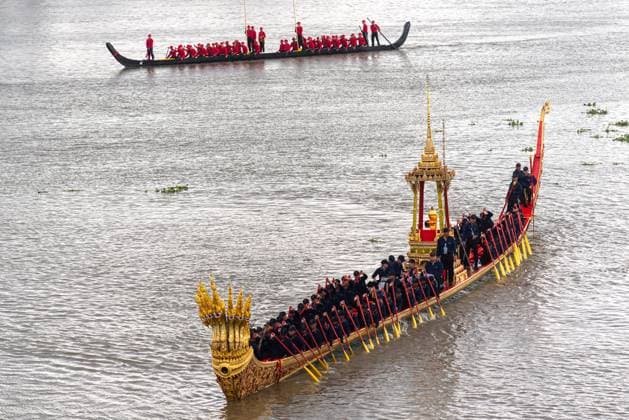 The rehearsal for the Royal Barge Procession in Bangkok - 17 Aug 2026 Thai oarsmen row royal barges during a rehearsal for the Royal Barge Procession. The rehearsal was held in preparation for the Royal Barge Procession on November 6, 2026, which will take place as part of the annual Royal Kathina ceremony at the end of Buddhist Lent. Bangkok Thailand Copyright: xPeeraponxBoonyakiatx xSOPAxImagesx Peerapon-Boonyakiat-1442923