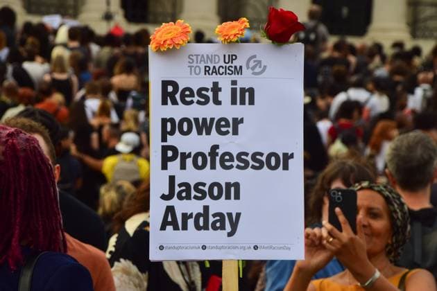 Vigil For Jason Arday in London, UK - 17 Aug 2026 A person holds a Rest In Power Professor Jason Arday placard during a vigil for the former professor in Trafalgar Square. The former sociology professor at the University of Cambridge died several days after he resigned following accusations of academic plagiarism and scrutiny of his personal claims. London United Kingdom Copyright: xVukxValcicx xSOPAxImagesx Vuk-Valcic-1442953