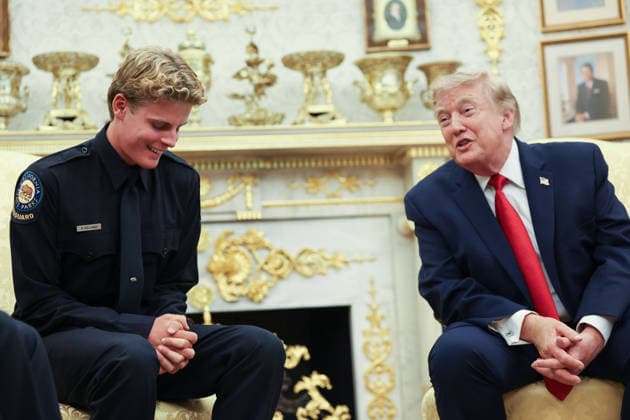 July 23, 2026, Washington, District Of Columbia, USA: United States President Donald J Trump hosts Lifeguard Ryder Williams in the Oval Office of the White House in Washington, DC on August 17, 2026. Ryder Williams, a 16-year-old lifeguard, saved the life of 10-year-old Nathaniel Rai at Seabright Beach in Santa Cruz, California, on July 25. .SAMUEL CORUM POOL CNP PI Washington USA - ZUMAp124 20260723_zaa_p124_001 Copyright: xSamuelxCorumx