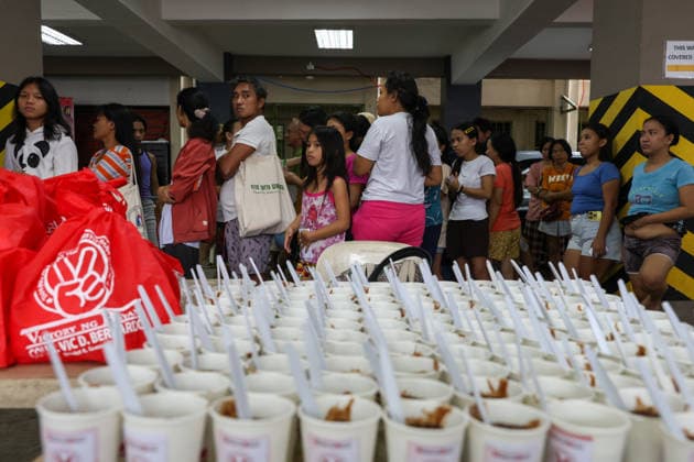 Tens of thousands evacuated in Philippines amid monsoon rains, floods QUEZON CITY, PHILIPPINES - AUGUST 18: People evacuated from flooded areas wait in queue to collect food and supplies at a secondary school-turned emergency shelter, amid lingering threats of flooding caused by heavy monsoon rains, in Quezon City, Metro Manila, Philippines, on August 18, 2026. As the country remains threatened by floods caused by monsoon heavy rains, tens of thousands of people in the capital region of Metro Manila and its surrounding cities and areas have been evacuated, with schools in multiple locations across the Philippines being suspended for safety reasons. Daniel Ceng Anadolu Quezon City Philippines. Editorial use only. Please get in touch for an  Copyright: x2026xAnadoluxDanielxCengx