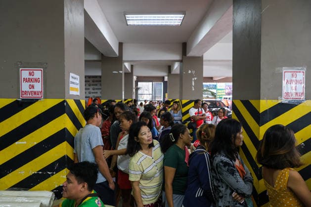 Tens of thousands evacuated in Philippines amid monsoon rains, floods QUEZON CITY, PHILIPPINES - AUGUST 18: People evacuated from flooded areas wait in queue to collect food and supplies at a secondary school-turned emergency shelter, amid lingering threats of flooding caused by heavy monsoon rains, in Quezon City, Metro Manila, Philippines, on August 18, 2026. As the country remains threatened by floods caused by monsoon heavy rains, tens of thousands of people in the capital region of Metro Manila and its surrounding cities and areas have been evacuated, with schools in multiple locations across the Philippines being suspended for safety reasons. Daniel Ceng Anadolu Quezon City Philippines. Editorial use only. Please get in touch for an  Copyright: x2026xAnadoluxDanielxCengx