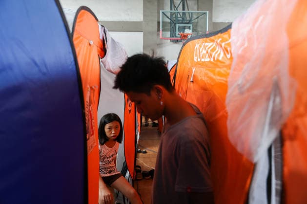 Tens of thousands evacuated in Philippines amid monsoon rains, floods QUEZON CITY, PHILIPPINES - AUGUST 18: People evacuated from flooded areas take shelter at a secondary school basketball court, amid lingering threats of flooding caused by heavy monsoon rains, in Quezon City, Metro Manila, Philippines, on August 18, 2026. As the country remains threatened by floods caused by monsoon heavy rains, tens of thousands of people in the capital region of Metro Manila and its surrounding cities and areas have been evacuated, with schools in multiple locations across the Philippines being suspended for safety reasons. Daniel Ceng Anadolu Quezon City Philippines. Editorial use only. Please get in touch for any other usage.  Copyright: x2026xAnadoluxDanielxCengx