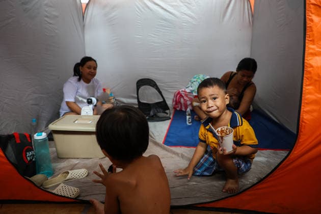Tens of thousands evacuated in Philippines amid monsoon rains, floods QUEZON CITY, PHILIPPINES - AUGUST 18: People evacuated from flooded areas take shelter at a secondary school basketball court, amid lingering threats of flooding caused by heavy monsoon rains, in Quezon City, Metro Manila, Philippines, on August 18, 2026. As the country remains threatened by floods caused by monsoon heavy rains, tens of thousands of people in the capital region of Metro Manila and its surrounding cities and areas have been evacuated, with schools in multiple locations across the Philippines being suspended for safety reasons. Daniel Ceng Anadolu Quezon City Philippines. Editorial use only. Please get in touch for any other usage.  Copyright: x2026xAnadoluxDanielxCengx