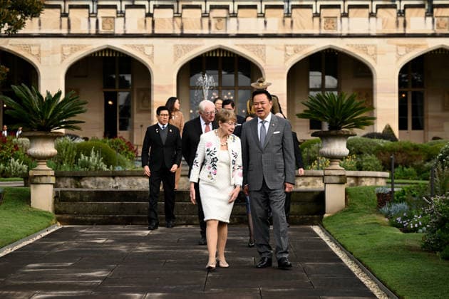 ANUTIN CHARNVIRAKUL AUSTRALIA VISIT, NSW Governor Margaret Beazley escorts Prime Minister of Thailand Anutin Charnvirakul on a tour on NSW Government House, during his visit to Australia, in Sydney, Tuesday, August 18, 2026. ( NO ARCHIVING SYDNEY NEW SOUTH WALES AUSTRALIA  Copyright: xDANxHIMBRECHTSx 20260818114376230370