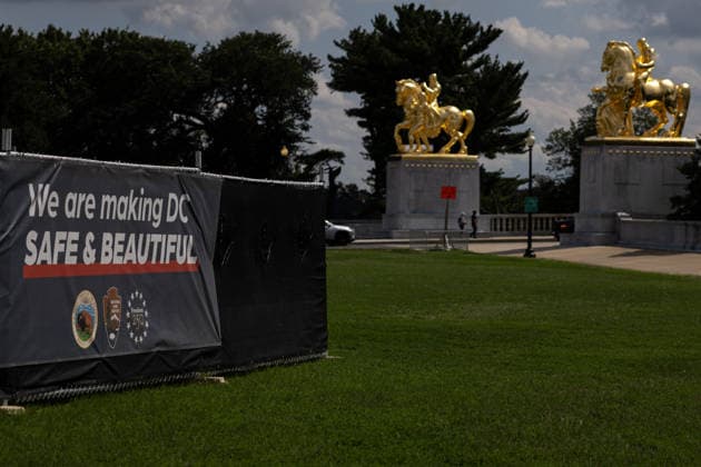 Trump administration covers Washington s Arts of War statues in gold leaf WASHINGTON, D.C., UNITED STATES - AUGUST 17: The Arts of War equestrian statues, newly covered in gold leaf, are seen at Arlington Memorial Bridge near the Lincoln Memorial in Washington, D.C., on August 17, 2026. The Trump administration has ordered a $5.1 million restoration project to regild the two Arts of War statues, along with the nearby Arts of Peace companion statues. The four statues are being restored under a project overseen by the U.S. Department of the Interior. Mehmet Eser Anadolu Washington United States. Editorial use only. Please get in touch for any other usage.  Copyright: x2026xAnadoluxMehmetxEserx