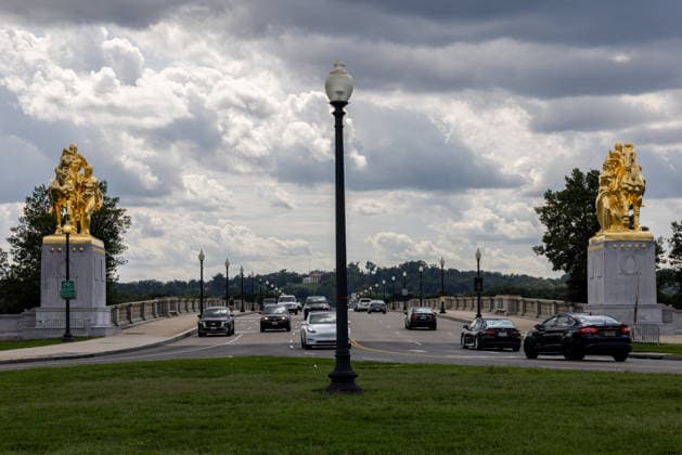 Trump administration covers Washington s Arts of War statues in gold leaf WASHINGTON, D.C., UNITED STATES - AUGUST 17: The Arts of War equestrian statues, newly covered in gold leaf, are seen at Arlington Memorial Bridge near the Lincoln Memorial in Washington, D.C., on August 17, 2026. The Trump administration has ordered a $5.1 million restoration project to regild the two Arts of War statues, along with the nearby Arts of Peace companion statues. The four statues are being restored under a project overseen by the U.S. Department of the Interior. Mehmet Eser Anadolu Washington United States. Editorial use only. Please get in touch for any other usage.  Copyright: x2026xAnadoluxMehmetxEserx