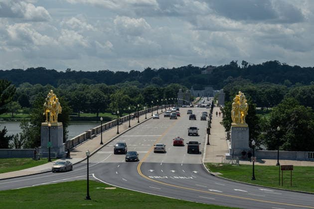 Trump administration covers Washington s Arts of War statues in gold leaf WASHINGTON, D.C., UNITED STATES - AUGUST 17: The Arts of War equestrian statues, newly covered in gold leaf, are seen at Arlington Memorial Bridge near the Lincoln Memorial in Washington, D.C., on August 17, 2026. The Trump administration has ordered a $5.1 million restoration project to regild the two Arts of War statues, along with the nearby Arts of Peace companion statues. The four statues are being restored under a project overseen by the U.S. Department of the Interior. Mehmet Eser Anadolu Washington United States. Editorial use only. Please get in touch for any other usage.  Copyright: x2026xAnadoluxMehmetxEserx