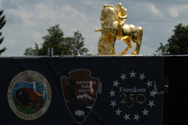 Trump administration covers Washington s Arts of War statues in gold leaf WASHINGTON, D.C., UNITED STATES - AUGUST 17: The Arts of War equestrian statues, newly covered in gold leaf, are seen at Arlington Memorial Bridge near the Lincoln Memorial in Washington, D.C., on August 17, 2026. The Trump administration has ordered a $5.1 million restoration project to regild the two Arts of War statues, along with the nearby Arts of Peace companion statues. The four statues are being restored under a project overseen by the U.S. Department of the Interior. Mehmet Eser Anadolu Washington United States. Editorial use only. Please get in touch for any other usage.  Copyright: x2026xAnadoluxMehmetxEserx
