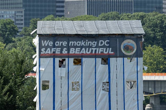 Trump administration covers Washington s Arts of War statues in gold leaf WASHINGTON, D.C., UNITED STATES - AUGUST 17: The Arts of War equestrian statues, newly covered in gold leaf, are seen at Arlington Memorial Bridge near the Lincoln Memorial in Washington, D.C., on August 17, 2026. The Trump administration has ordered a $5.1 million restoration project to regild the two Arts of War statues, along with the nearby Arts of Peace companion statues. The four statues are being restored under a project overseen by the U.S. Department of the Interior. Mehmet Eser Anadolu Washington United States. Editorial use only. Please get in touch for any other usage.  Copyright: x2026xAnadoluxMehmetxEserx