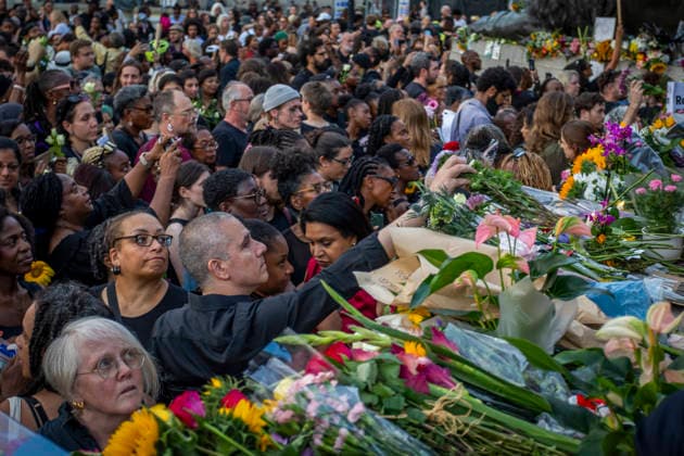 Vigil for Former Cambridge Professor Jason Arday Trafalgar Square, London, August 17, 2026 Thousands gathered in Trafalgar Square for a vigil in memory of former Cambridge professor Jason Arday, who died aged 41 last week. Attendees paid their respects by laying flowers and candles . The vigil, organised by Stand Up to Racism, brought together friends, supporters, academics and members of the public to remember Arday and honour his life and work., Credit:Zak Irfan Avalon  Copyright: xZakxIrfanx xAvalonx 1124826688