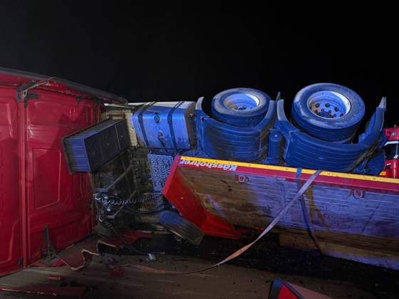 A2: Unfassbar großes Schadensbild nach Unfall mit Schwertransporter bei Kamen - A2 beidseitig sehr lange gesperrt 7aIMG: 0569961 A2: Unfassbar großes Schadensbild nach Unfall mit Schwertransporter bei Kamen - A2 beidseitig sehr lange gesperrtNordrhein-Westfalen, Kamen *** A2: Inconceivably Extensive Damage Following Accident Involving Heavy-Haul Truck Near Kamen; A2 Closed in Both Directions for an Extended Period 7aIMG 0569961 A2: Inconceivably Extensive Damage Following Accident Involving Heavy-Haul Truck Near Kamen; A2 Closed in Both Directions for an Extended Period North Rhine-Westphalia, Kamen Copyright: 7aktuell.dex xMarcxGruber 0569961 20260818_7a_express_20260818_8456_569961