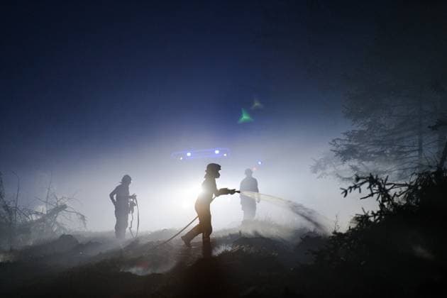 News Bilder des Tages Firefighters pictured in action, as a fire rages in the Hautes Fagnes (High Fens) nature reserve, on Tuesday 18 August 2026. The fire started on August 14th and 2700 hectares (on a total of 4500) are impacted.  NICOLASxLAMBERT 183633771