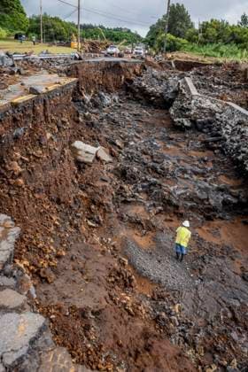 August 17, 2026, Pahala, Hawaii, U.S: Road crews work to clear damage along Highway 11 south of Pahala, HawaiÃäÂ»i photographed Monday, August 17, 2026. Lala hit the island chain on August 16, 2026 causing widespread wind and flood damage to the island. Sections of Highway 11 and other roads were washed out and thousands are without power, some of whom may not get it back for several weeks. Pahala U.S - ZUMAd149 20260817_zap_d149_010 Copyright: xJamesxD.xDeCampx