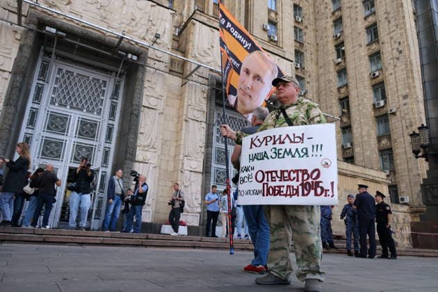 RUSSIA, MOSCOW - AUGUST 18, 2026: An activist pickets outsde the main building with a placard reading The Kuril Islands are Russia as the Russian Foreign Ministry summons Akira Muto, Ambassador of Japan. Vladimir Gerdo TASS  96318971