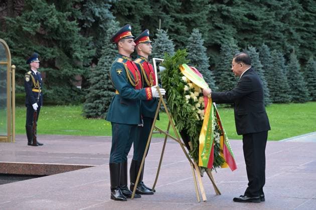 Russia Myanmar Wreath Laying 9223365 18.08.2026 Myanmar President Min Aung Hlaing attends a wreath-laying ceremony at the Tomb of the Unknown Soldier by the Kremlin Wall in Moscow, Russia. Alexey Nikolskiy Sputnik Moscow Russia  Copyright: xAlexeyxNikolskiyx
