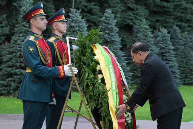 Russia Myanmar Wreath Laying 9223367 18.08.2026 Myanmar President Min Aung Hlaing attends a wreath-laying ceremony at the Tomb of the Unknown Soldier by the Kremlin Wall in Moscow, Russia. Alexey Nikolskiy Sputnik Moscow Russia  Copyright: xAlexeyxNikolskiyx