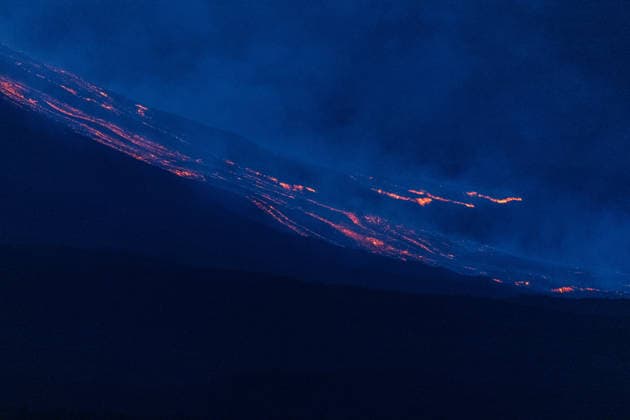 IPA87582351 - Catania, August 17, 2026, Mount Etna: The lava flow from the new vent over the Valle del Bove, as seen from Monte Pomiciaro  Copyright: xFrancescoxEnriquezx xFrancescoxEnriquezx 87582351