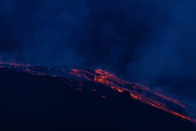 IPA87582350 - Catania, August 17, 2026, Mount Etna: The lava flow from the new vent over the Valle del Bove, as seen from Monte Pomiciaro  Copyright: xFrancescoxEnriquezx xFrancescoxEnriquezx 87582350