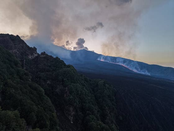 IPA87582359 - Catania, August 17, 2026, Mount Etna: The lava flow from the new vent over the Valle del Bove, as seen from Monte Pomiciaro  Copyright: xFrancescoxEnriquezx xFrancescoxEnriquezx 87582359