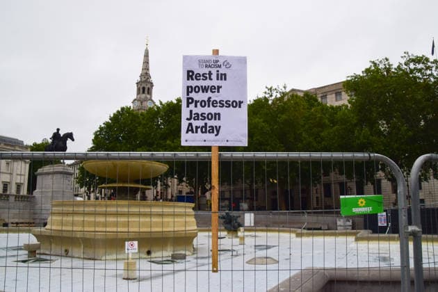 August 18, 2026, London, England, United Kingdom: A placard stating Rest In Power Professor Jason Arday has been left on a fence in Trafalgar Square following a vigil which took place the night before. The former University of Cambridge sociology professor died several days after he resigned following accusations of academic plagiarism and scrutiny of his personal claims. London United Kingdom - ZUMAv130 20260818_zip_v130_015 Copyright: xVukxValcicx