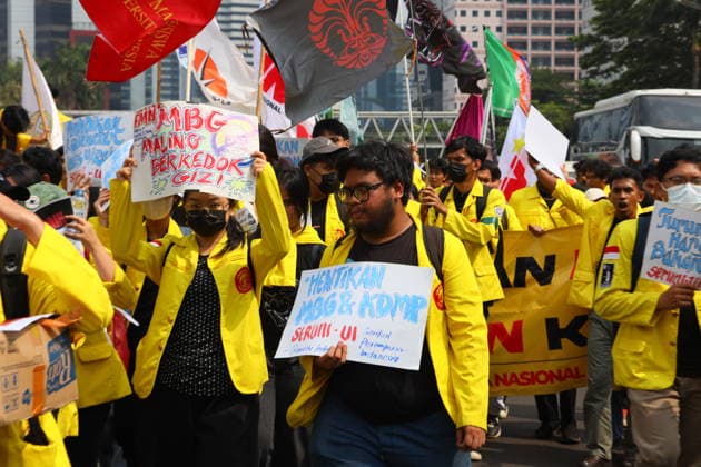 August 18, 2026, Central Jakarta, Jakarta, indonesia: JAKARTA, Indonesia Ã¢â‚¬ Student groups led by the Student Executive Board of the University of Indonesia (BEM UI) are scheduled to stage a protest at Bundaran Hotel Indonesia (HI), Central Jakarta, on Tuesday, August 18, 2026. The action, titled Ã¢â‚¬oeMerebut KemerdekaanÃ¢â‚¬Â (Reclaiming Independence), is expected to begin at around 1 p.m. local time...According to BEM UI, the protest will raise concerns over governance, economic conditions, public policy and civil liberties. The group has outlined eight key demands, including:..Ã¢â‚¬Â¢ An end to policies it describes as state domination over citizens.Ã¢â‚¬Â¢ Stronger action against corruption, collusion and nepotism.Ã¢â‚¬Â¢ Genui  - ZUMAp146 20260818_zap_p146_003 Copyright: xDennyxPohanx