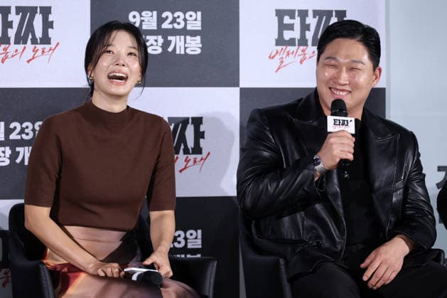 Stars and Director Gather for Tazza: Song of Beelzebub Production Press Conference in Seoul South Korean actor Moon Ji-hoon (R) speaks during a production press conference for the upcoming film Tazza: Song of Beelzebub in Seoul, South Korea, on August 18, 2026. Seoul South Korea  Copyright: xMatrixxImages JungxUi-Chelx