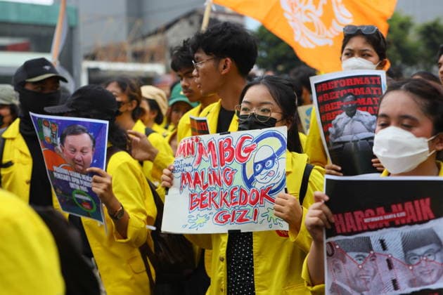August 18, 2026, Central Jakarta, Jakarta, indonesia: JAKARTA, Indonesia Ã¢â‚¬ Student groups led by the Student Executive Board of the University of Indonesia (BEM UI) are scheduled to stage a protest at Bundaran Hotel Indonesia (HI), Central Jakarta, on Tuesday, August 18, 2026. The action, titled Ã¢â‚¬oeMerebut KemerdekaanÃ¢â‚¬Â (Reclaiming Independence), is expected to begin at around 1 p.m. local time...According to BEM UI, the protest will raise concerns over governance, economic conditions, public policy and civil liberties. The group has outlined eight key demands, including:..Ã¢â‚¬Â¢ An end to policies it describes as state domination over citizens.Ã¢â‚¬Â¢ Stronger action against corruption, collusion and nepotism.Ã¢â‚¬Â¢ Genui - ZUMAp146 20260818_zap_p146_009 Copyright: xDennyxPohanx
