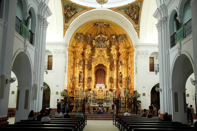 El Rocío Decorates Its Streets to Bid Farewell to the Virgin: Images of the Preparations in the Village of El Rocío August 18, 2026, in El Rocío, Almonte, Huelva, Andalusia The village of El Rocío is already preparing for one of its most eagerly awaited moments. Residents are working on the traditional decoration of the streets with paper flowers, arches, and structures adorned with rosemary in anticipation of the Virgin’s upcoming departure from her sanctuary. On August 19, La Pastora will begin her journey to Almonte, where she will remain for nine months before returning to the village. AUGUST 18, 2026 Joaquí Huelva, Andalusia, Huelva, Andalusia, Spain  Copyright: xJoaquinxCorcherox 7719297