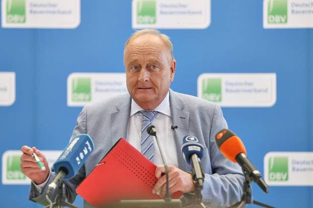 News Bilder des Tages Berlin, Deutschland, 18.08.2026: Haus der Deutschen Land- und Ernährungswirtschaft: Pressekonferenz des Bauernverbands zur Erntebilanz: Joachim Rukwied, Präsident Deutscher Bauernverband *** Berlin, Germany, August 18, 2026, House of German Agriculture and Food Industry; Farmers Association press conference on the harvest report; Joachim Rukwied, President of the German Farmers Association Copyright: xdtsxNachrichtenagenturx dts_130361