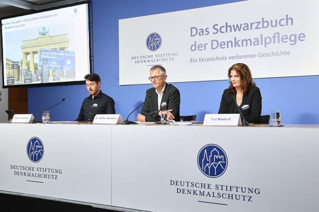 Berlin, Deutschland, 18.08.2026: Haus der Bundespressekonferenz: PK: Deutsche Stiftung Denkmalschutz, Das Schwarzbuch der Denkmalpflege - ein Verzeichnis verlorener Geschichte: L-R: Fabian Christmann, Steffen Skudelny, Vorstand und Eva Masthoff *** Berlin, Germany, August 18, 2026, Federal Press Conference Center: Press Conference of the German Foundation for the Preservation of Historical Monuments, *The Black Book of Historic Preservation: A Catalog of Lost History*; L-R: Fabian Christmann, Steffen Skudelny, Board Members, and Eva Masthoff Copyright: xdtsxNachrichtenagenturx dts_130377
