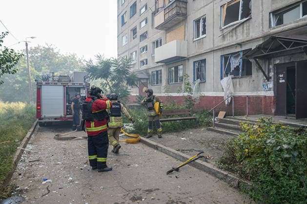 August 18, 2026, Kramatorsk, NULL, Ukraine: Firefighters are working near a damaged building following a Russian strike on Kramatorsk, west of the Donbas region in Ukraine, on the morning of August 18, 2026. Kramatorsk Ukraine - ZUMAa252 20260818_zip_a252_021 Copyright: xDavidxAllignonx
