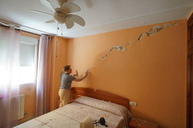 A New Strong Earthquake Shakes Granada and the Metropolitan Area Again Images of the damage caused by the earthquake August 18, 2026, in Granada, Andalusia, Spain: A new, strong earthquake struck Granada and its metropolitan area again on Tuesday at 10:37 a.m. and was widely felt by the population. The revised measurement by the National Geographic Institute (IGN) indicates a shallow earthquake, with a magnitude of 4.7 and an epicenter in Gójar—making it the second-strongest earthquake since the seismic event began last Friday, August 14. AUGUST 18, 2026 Granada, Andalusia Granada, Andalusia, Spain  Copyright: xArsenioxZuritax 7719645