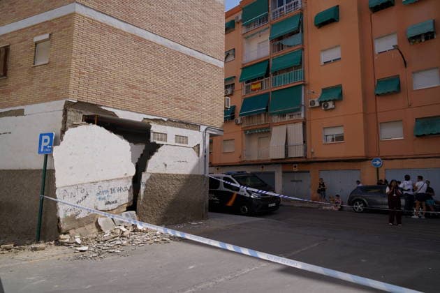 A new strong earthquake strikes Granada and the metropolitan area again. Images of the damage caused by the earthquake. August 18, 2026, in Granada, Andalusia, Spain A new, strong earthquake struck Granada and its metropolitan area again on Tuesday at 10:37 a.m. and was widely felt by the population. The revised measurement by the National Geographic Institute (IGN) indicates a shallow earthquake, with a magnitude of 4.7 and an epicenter in Gójar—making it the second-strongest earthquake since the start of the seismic episode last Friday, August 14. AUGUST 18, 2026 Granada, Andalusia Granada, Andalusia, Spain  Copyright: xArsenioxZuritax 7719640