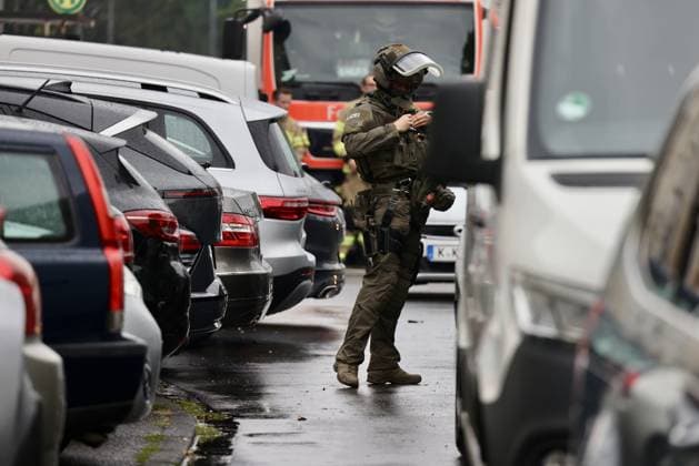 Police seal off Erlenhofstrasse in Cologne after reports of gunshots from attic COLOGNE, GERMANY - AUGUST 18: German police officers secure the cordoned-off perimeter around Erlenhofstrasse during an ongoing armed operation in the Niehl district of Cologne, Germany, on August 18, 2026. Following reports that a man fired gunshots into the air from an attic apartment, numerous police units were dispatched to the scene, shutting down Erlenhofstrasse and surrounding connecting roads to vehicular and pedestrian traffic while urging the public to avoid the area. Kadir Ilboga Anadolu Cologne Germany. Editorial use only. Please get in touch for any other usage.  Copyright: x2026xAnadoluxKadirxIlbogax