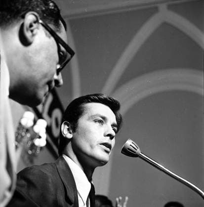 ElComercioPeru LIMA, MARCH 5, 1965 PRESS CONFERENCE BY FRENCH ACTOR ALAIN DELON DURING HIS VISIT TO PERU PHOTO: EL COMERCIO, LIMA, PERU EDITORIAL USE ONLY  Copyright: xGDA ElxComercio Perux-xTodosxlosxderechosxreservados.xProhibidoxelxusoxoxreproduccionxdexestaximagenxenxPerux x peelcomerciopic131612