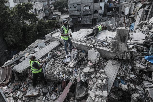 Parts of damaged buildings at risk of collapse removed using rudimentary means in Gaza GAZA CITY, GAZA, PALESTINE - AUGUST 18: Workers are viewed using rudimentary tools to remove parts and roofs of buildings heavily damaged in Israeli attacks and at risk of collapse at the Bureij Refugee Camp in the central Gaza Strip, Palestine on August 18, 2026. The removal work is being carried out by the Ministry of Public Works and Bureij Municipality in cooperation with the Qatar Committee. Amid shortages of necessary equipment due to the blockade and war, the efforts aim to reduce the danger posed by damaged structures and ensure the safety of residents. Moiz Salhi Anadolu Gaza City Gaza. Editorial use only. Please get in touch for any other usag  Copyright: x2026xAnadoluxMoizxSalhix