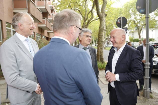 Kai Wegner, Bürgermeister, Dr. Matthias Fichtmüller, Thomas Neubauer, Daniel Klappenbach; Wort-Bild-Termin: 12.30 Uhr, Besuch einer Einrichtung der Oberlinhaus Werkstätten gGmbH, am 18.08.2026 in Berlin, (Oberlinhaus Werkstätten gGmbH), Deutschland *** Kai Wegner, Mayor; Dr. Matthias Fichtmüller; Thomas Neubauer; Daniel Klappenbach; Text, Photo, Event at 12:30 p.m., visit to a facility of Oberlinhaus Werkstätten gGmbH, on August 18, 2026, in Berlin, Oberlinhaus Werkstätten gGmbH, Germany