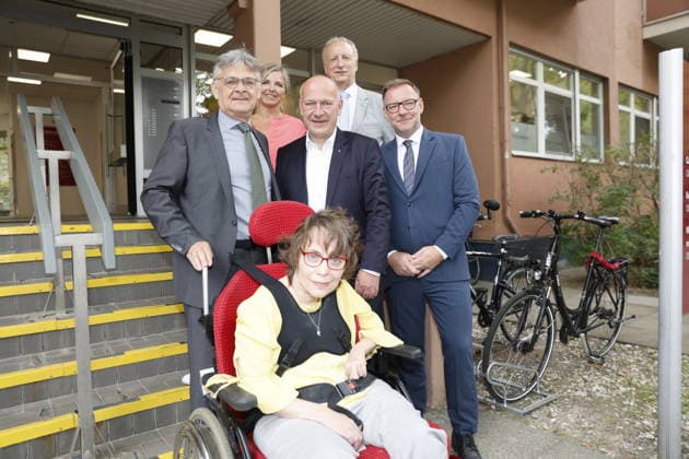 Kai Wegner, Bürgermeister, Dr. Matthias Fichtmüller, Thomas Neubauer, Daniel Klappenbach; Wort-Bild-Termin: 12.30 Uhr, Besuch einer Einrichtung der Oberlinhaus Werkstätten gGmbH, am 18.08.2026 in Berlin, (Oberlinhaus Werkstätten gGmbH), Deutschland *** Kai Wegner, Mayor; Dr. Matthias Fichtmüller; Thomas Neubauer; Daniel Klappenbach; Text, Photo, Event at 12:30 p.m., visit to a facility of Oberlinhaus Werkstätten gGmbH, on August 18, 2026, in Berlin, Oberlinhaus Werkstätten gGmbH, Germany