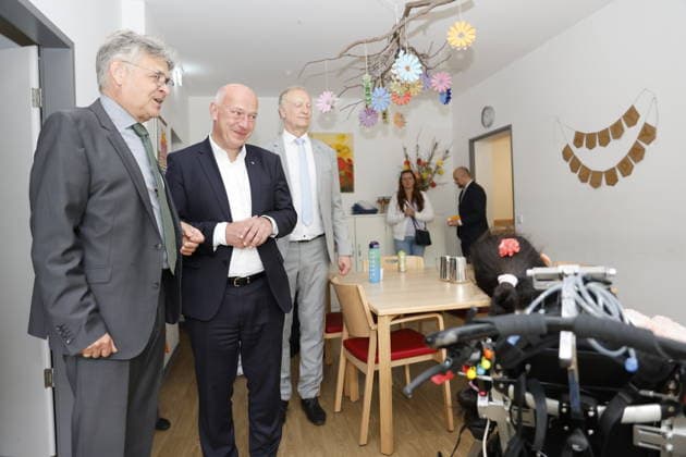 Kai Wegner, Bürgermeister, Dr. Matthias Fichtmüller, Thomas Neubauer, Daniel Klappenbach; Wort-Bild-Termin: 12.30 Uhr, Besuch einer Einrichtung der Oberlinhaus Werkstätten gGmbH, am 18.08.2026 in Berlin, (Oberlinhaus Werkstätten gGmbH), Deutschland *** Kai Wegner, Mayor; Dr. Matthias Fichtmüller; Thomas Neubauer; Daniel Klappenbach; Text, Photo, Event at 12:30 p.m., visit to a facility of Oberlinhaus Werkstätten gGmbH, on August 18, 2026, in Berlin, Oberlinhaus Werkstätten gGmbH, Germany